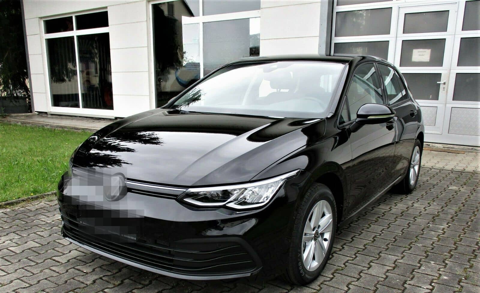 Volkswagen Golf VIII 1.5 TSI Life Navi / PDC foto 1