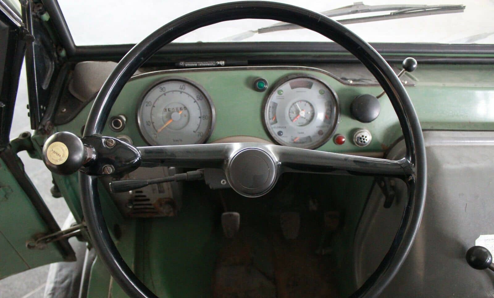 Mercedes-Benz Unimog 421 Cabrio foto 19