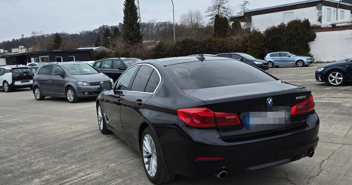 BMW 5 Lim. 530 d Aut. Navi Leder foto 8