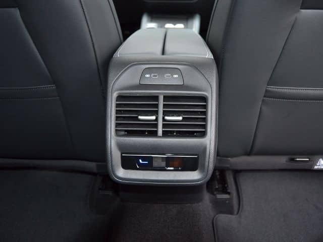 Volkswagen Passat Variant 1.5 eTSI DSG Business AHK/LED/18- foto 17