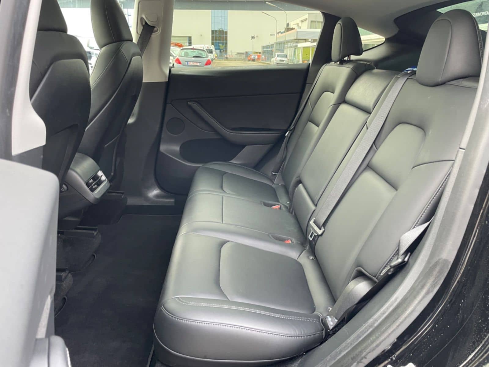 Tesla Model Y Basis RWD Garantie 1.Hand foto 17