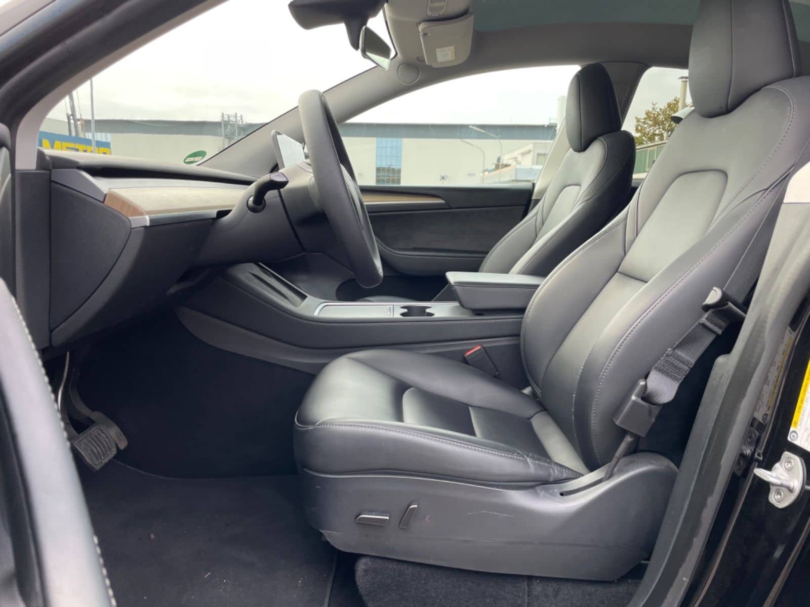 Tesla Model Y Basis RWD Garantie 1.Hand foto 21