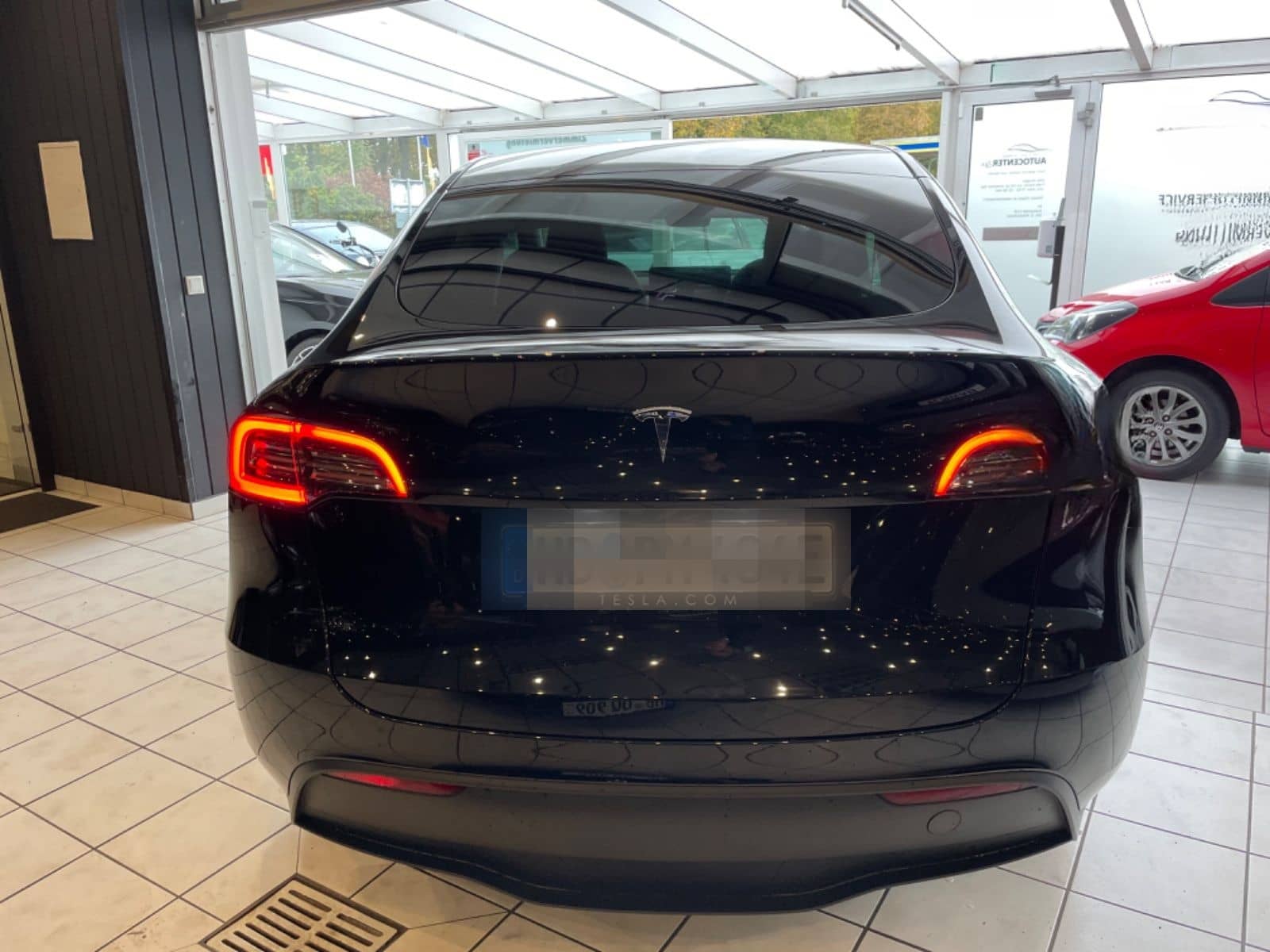 Tesla Model Y Basis RWD Garantie 1.Hand foto 5