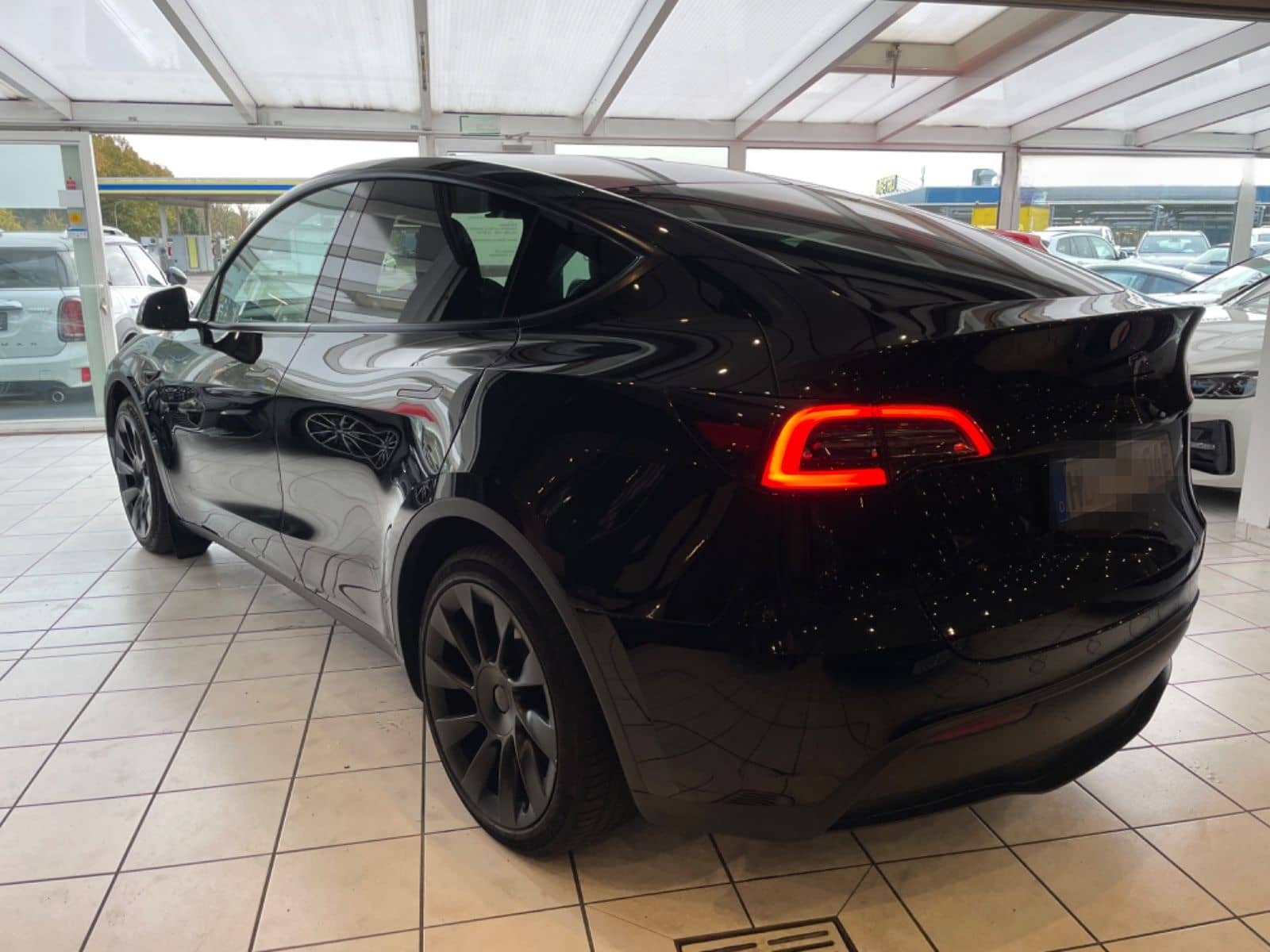 Tesla Model Y Basis RWD Garantie 1.Hand foto 10