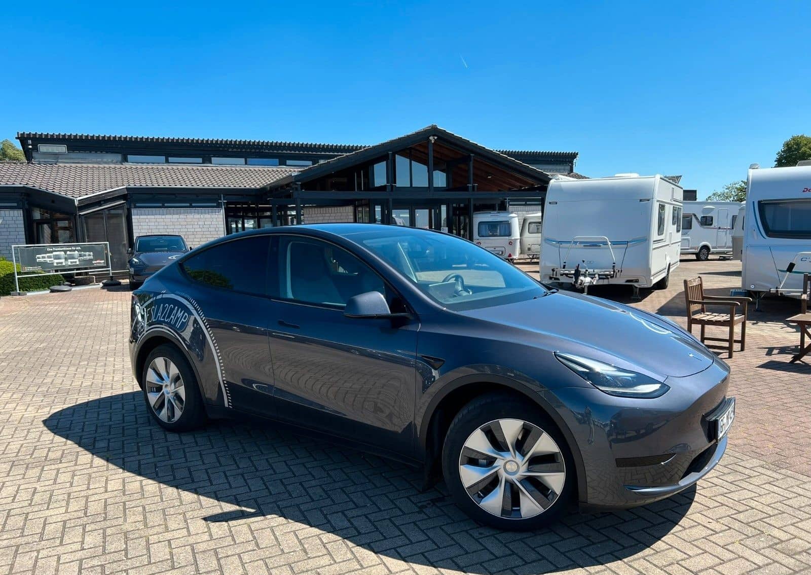 Tesla Model Y 2023 Europe Standard Range foto 1