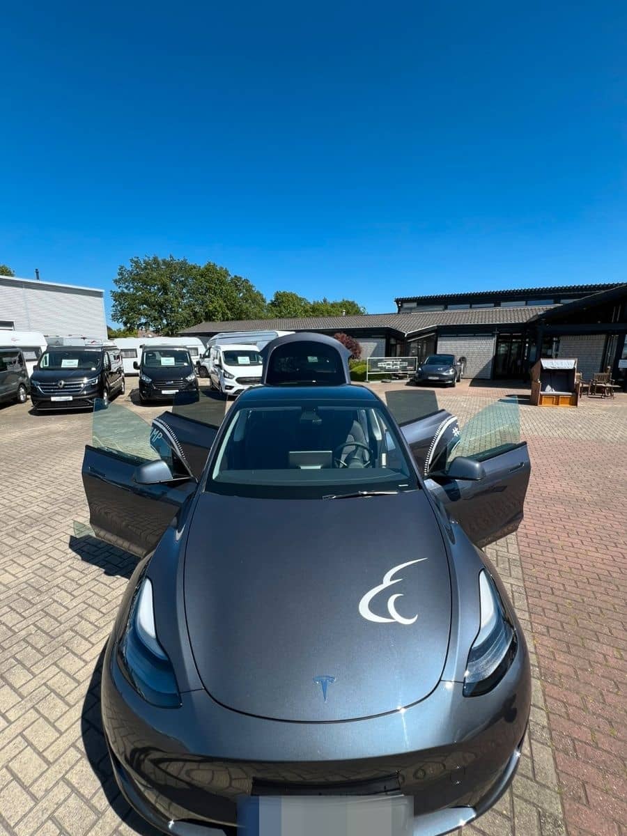 Tesla Model Y 2023 Europe Standard Range foto 4