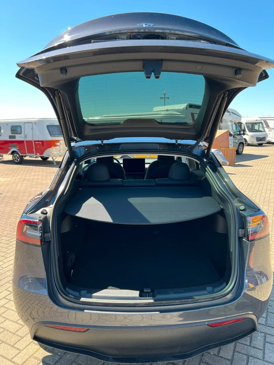 Tesla Model Y 2023 Europe Standard Range foto 5