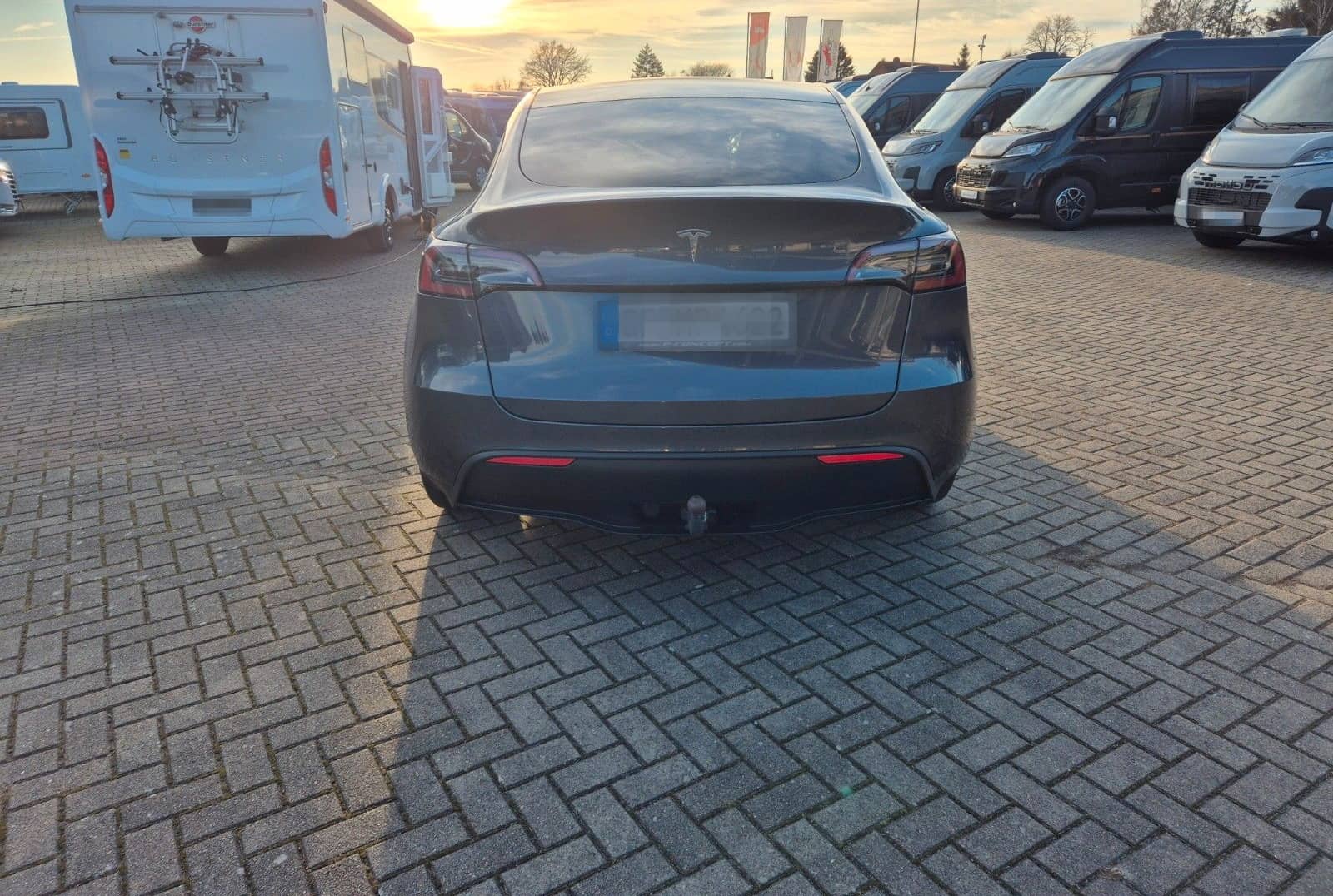 Tesla Model Y 2023 Europe - Anhängerkupplung foto 9
