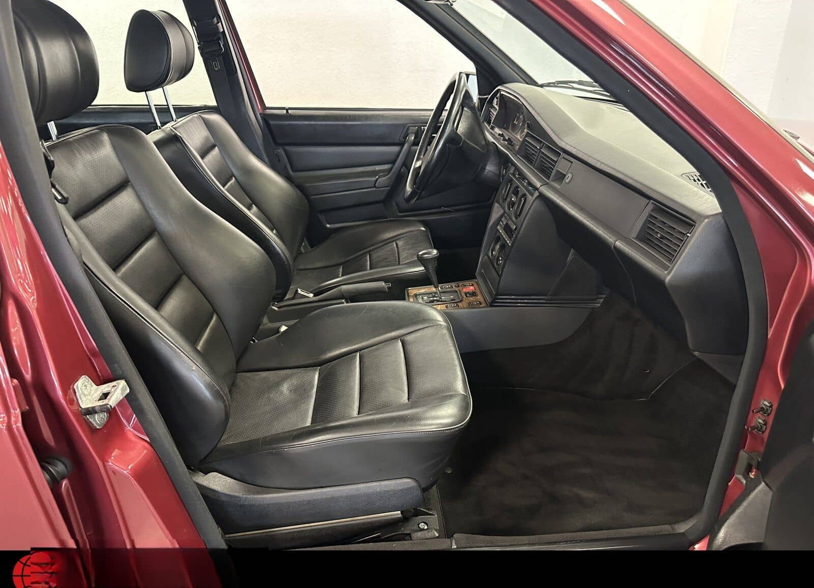 Mercedes-Benz 190 E 2.5-16 KAT Limousine - W201 foto 14