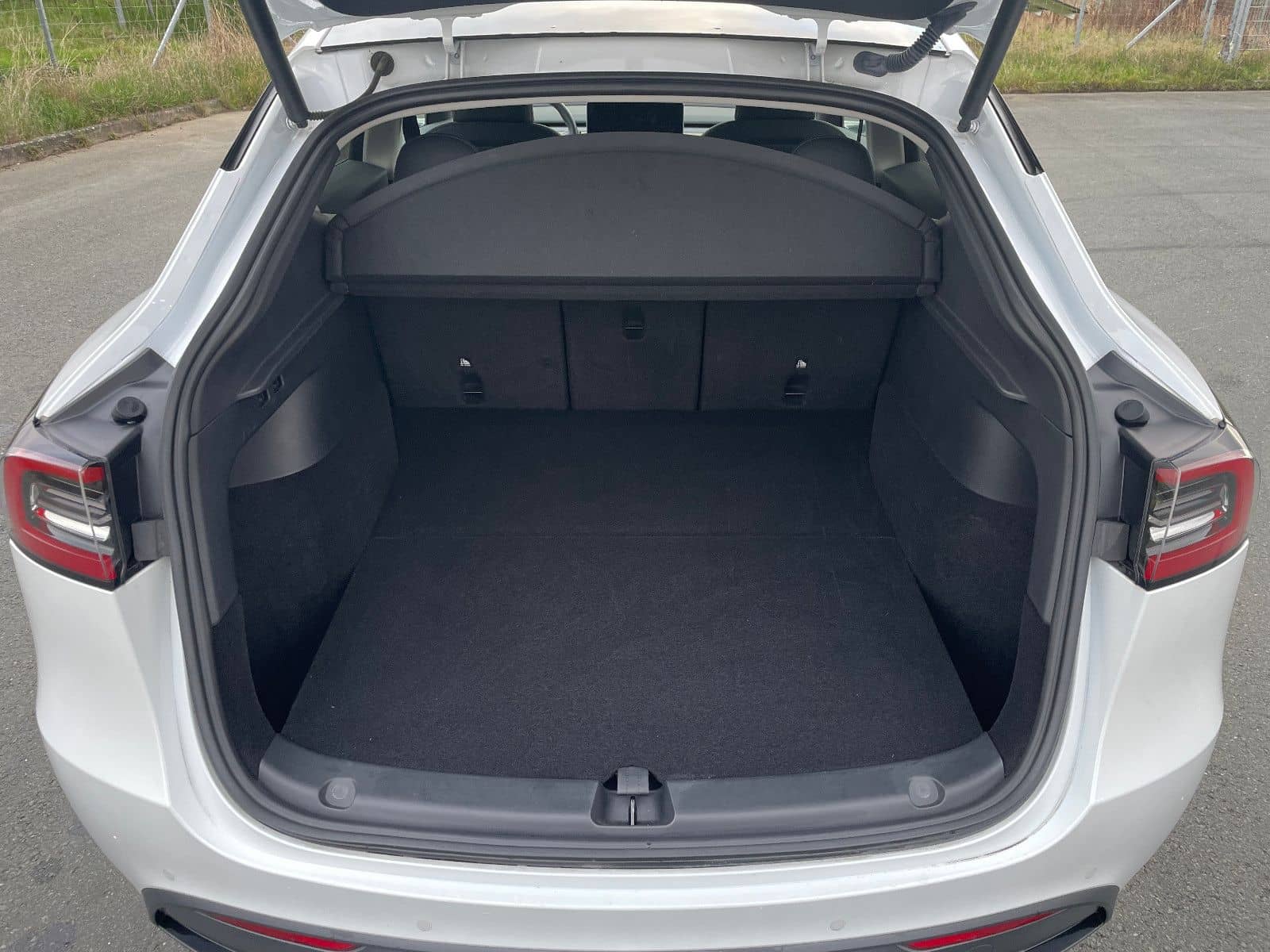 Tesla Model Y Long Range Dual AWD 20 Zoll foto 13