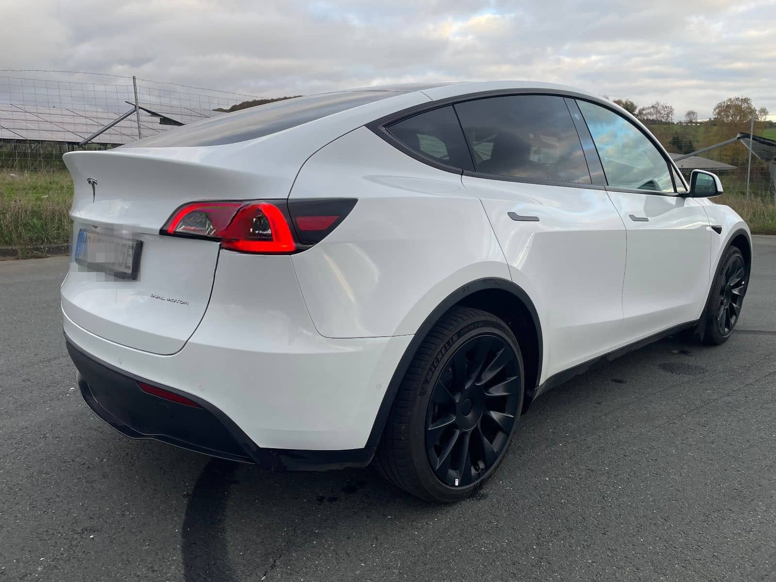 Tesla Model Y Long Range Dual AWD 20 Zoll foto 7
