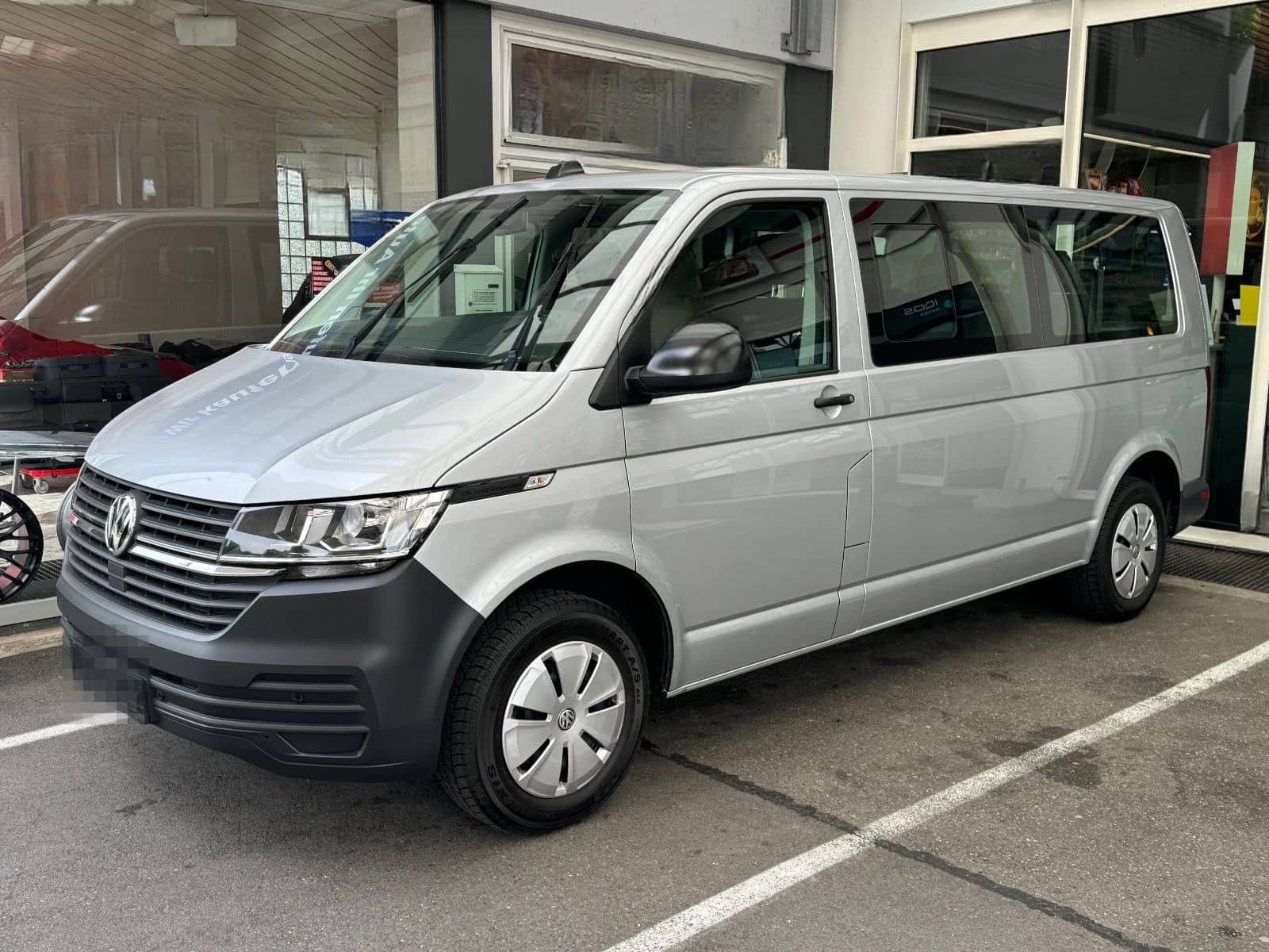 Volkswagen T6.1 2,0 TDI DSG Transporter Kombi LR AHK 9 Sitz foto 1