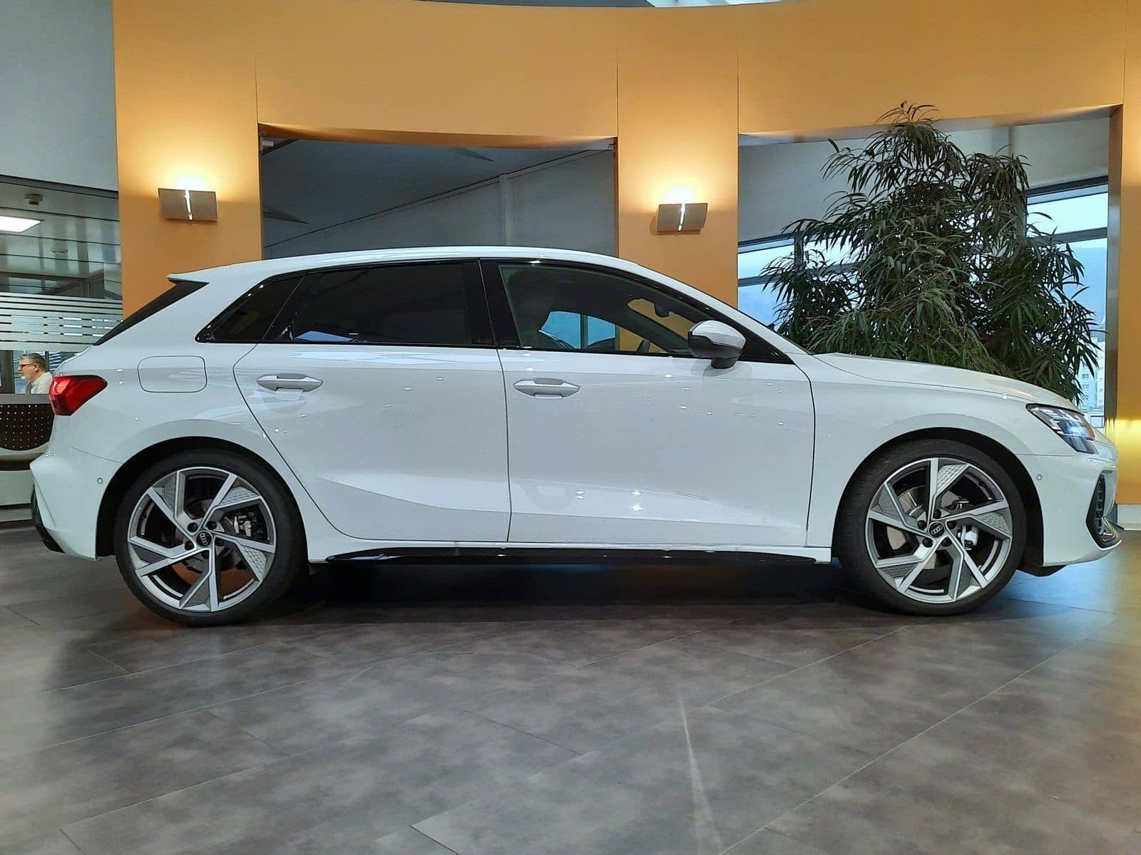 Audi A3 Sportback S-Line TFSI S-tronic *AHK*Panodach* foto 4