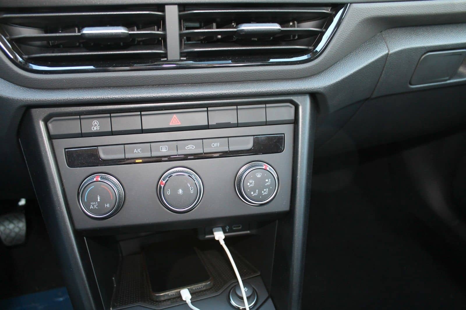 Volkswagen T-Roc 1,0 TSi - Klima-PDC-Navi(App-Connect) foto 21