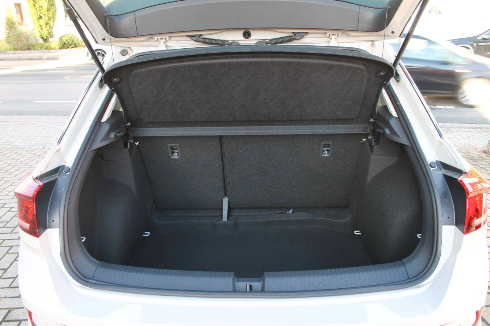 Volkswagen T-Roc 1,0 TSi - Klima-PDC-Navi(App-Connect) foto 5