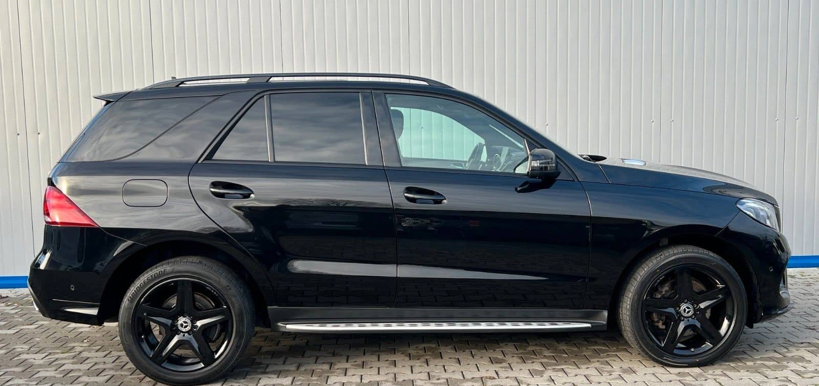 Mercedes-Benz GLE 350 4M AMG-LINE COMAND SCHIEBED. LED KEYLESS foto 4