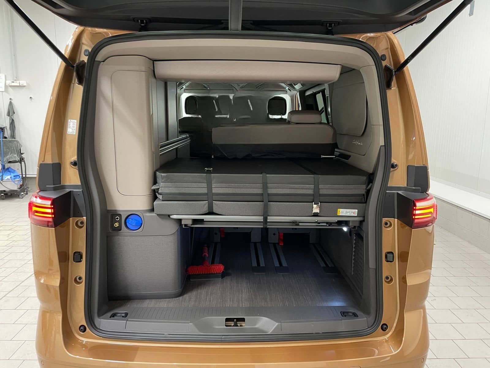 Volkswagen T7 California Ocean 2.0 TDI DSG NAV STNDHZG foto 6