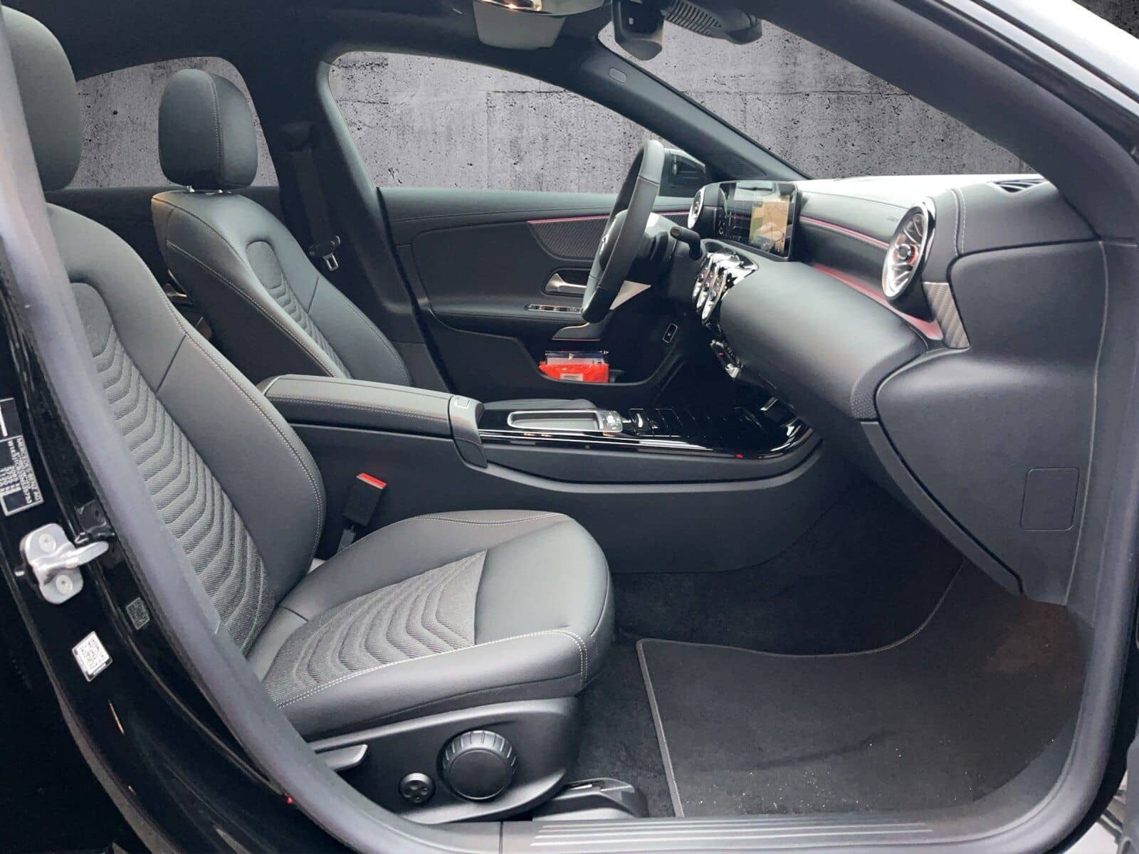 Mercedes-Benz CLA 200 d PROGRESSIVE+NIGHT+AHK+DISTRO+PANO+360° foto 12