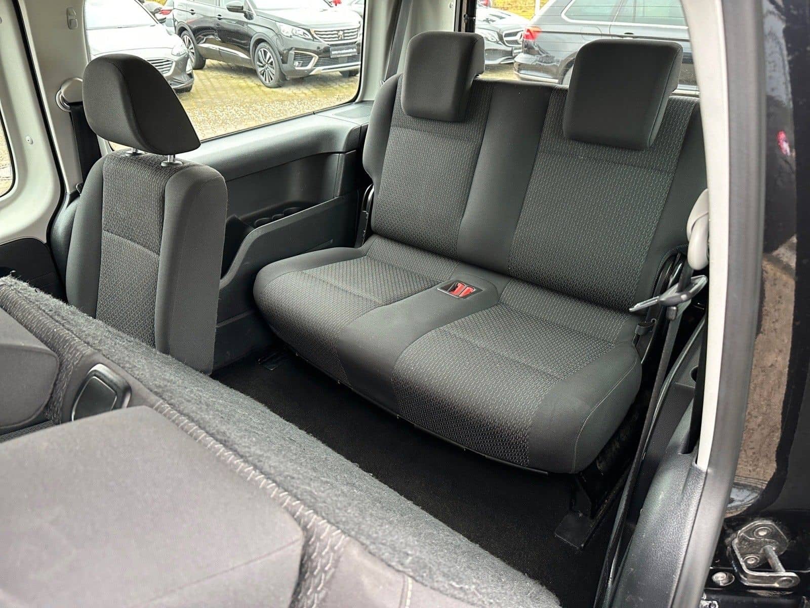 Volkswagen Caddy PKW Maxi / 7 Sitze / AHK / Kamera foto 14