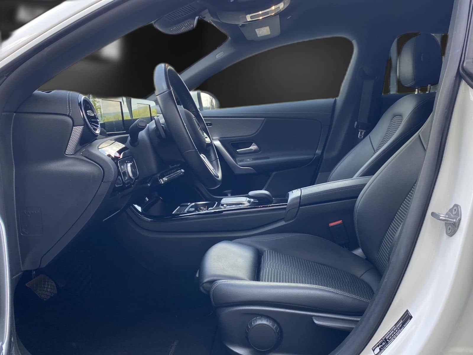 Mercedes-Benz CLA 180 Kamera*Leder*DAB*LED*Navi*18*Spur*Park foto 14