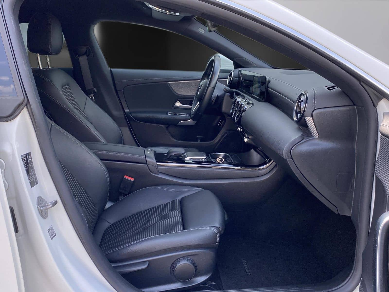 Mercedes-Benz CLA 180 Kamera*Leder*DAB*LED*Navi*18*Spur*Park foto 15