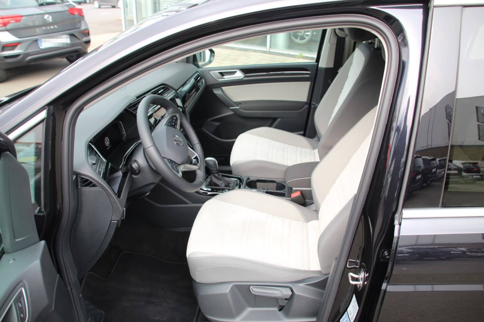 Volkswagen Touran Highline TDI DSG  7Si+AHK+Kamera+Ganzj foto 9