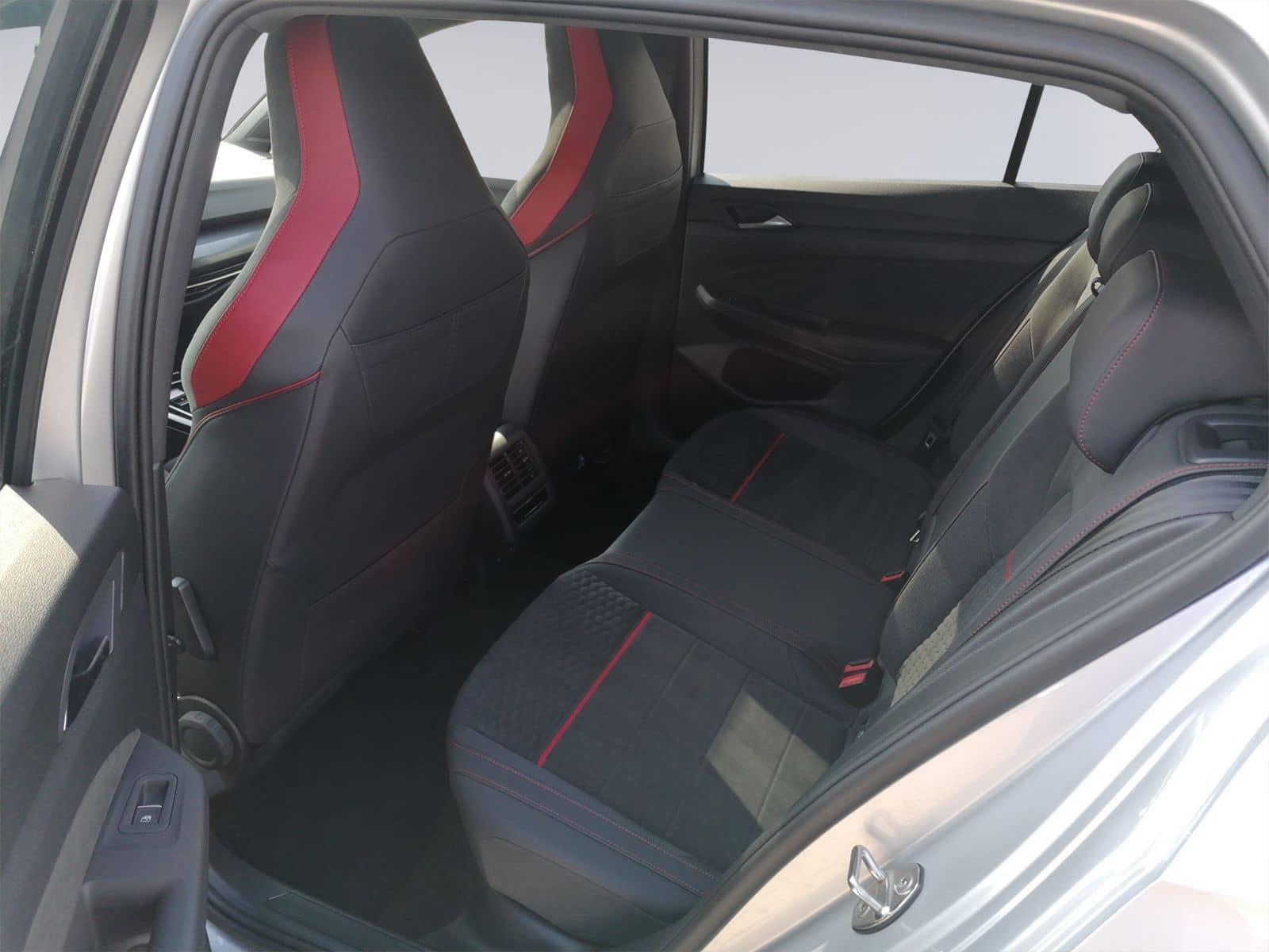 Volkswagen Golf VIII GTI Clubsport AKRA+PANO+DCC+MATRIX foto 17