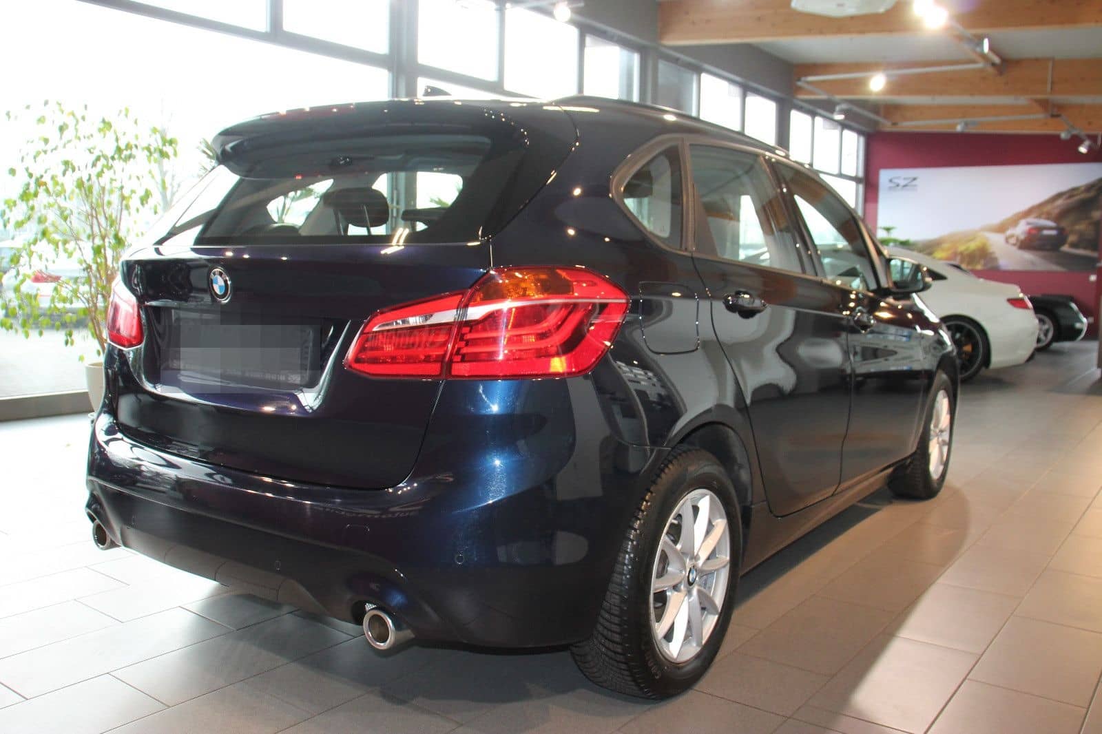 BMW 220 Active Tourer Navi LED AHK Leder Pano foto 4