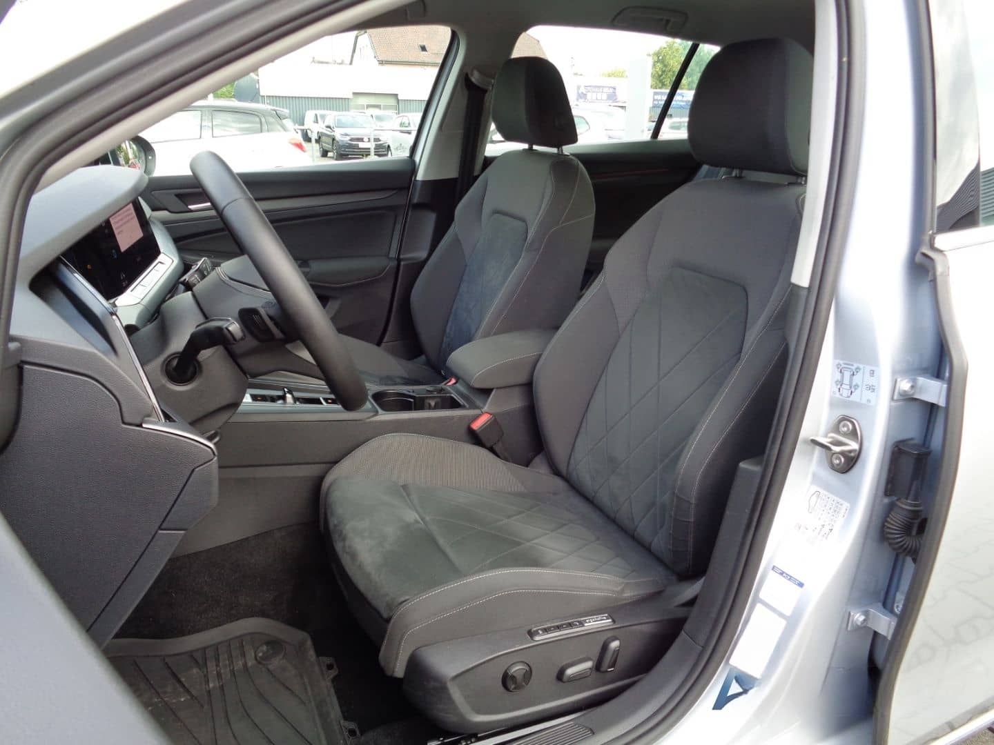 Volkswagen Golf VIII 1.4 eHybrid Style AHK R-KAM ACC NAVI foto 6