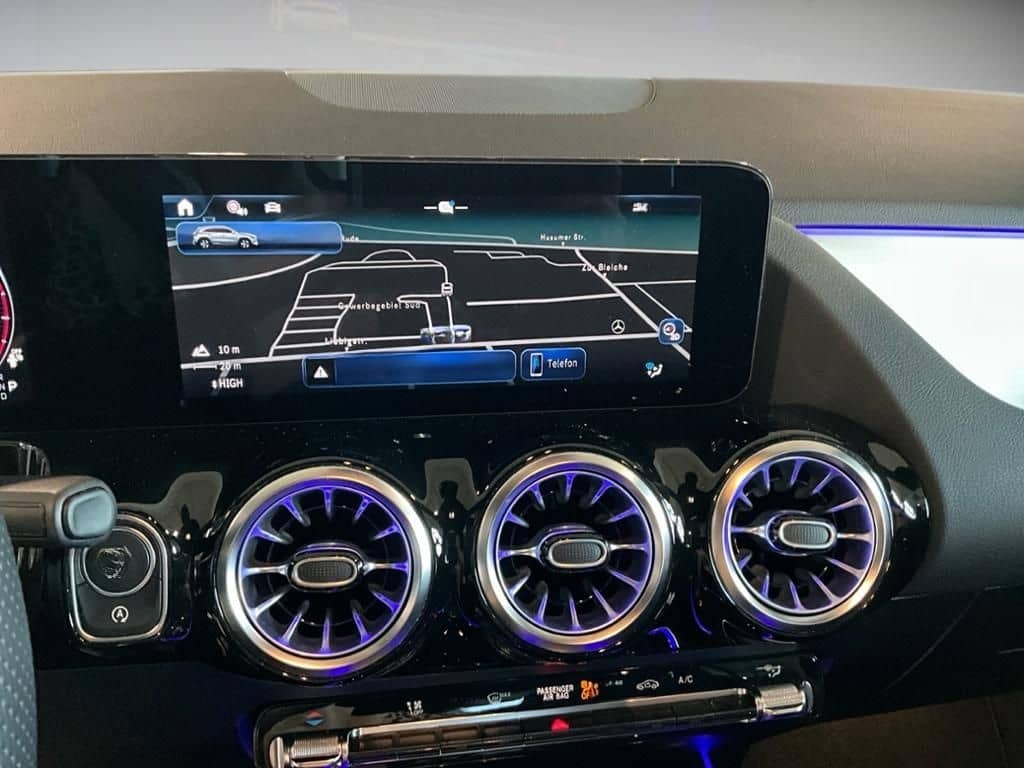 Mercedes-Benz GLA 180 AMG ACC AHK AUT DynLicht Fernlichtass. foto 11