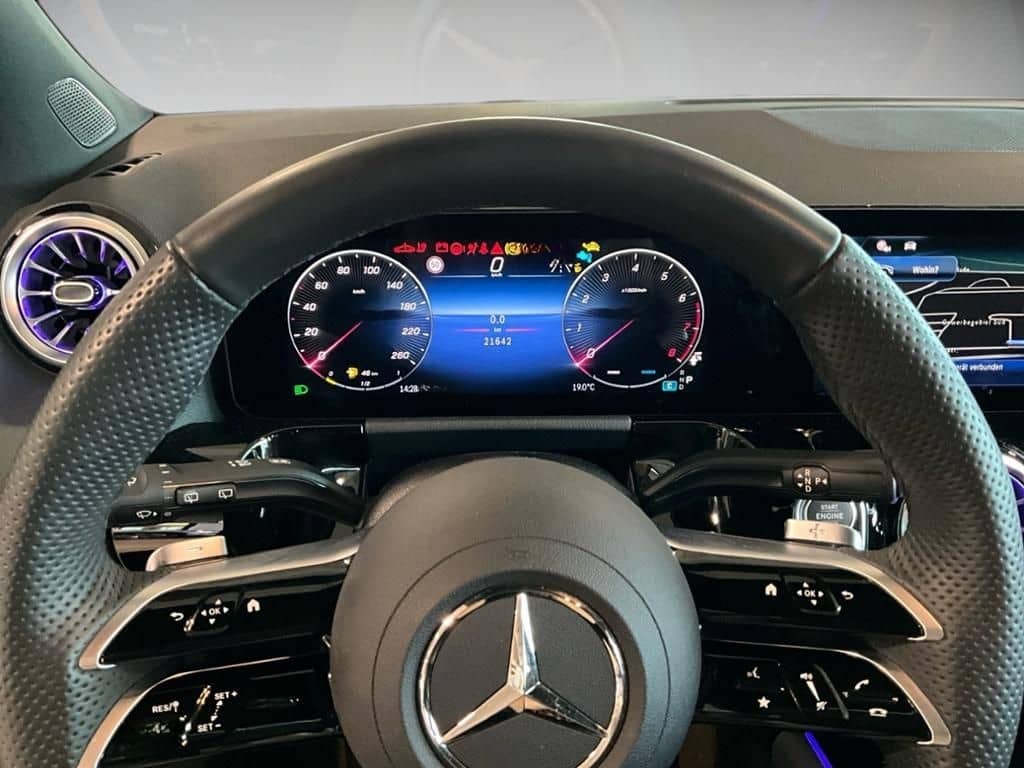 Mercedes-Benz GLA 180 AMG ACC AHK AUT DynLicht Fernlichtass. foto 12