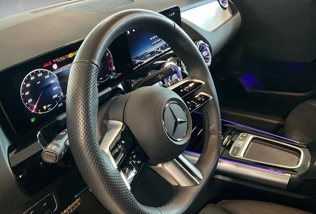 Mercedes-Benz GLA 180 AMG ACC AHK AUT DynLicht Fernlichtass. foto 9