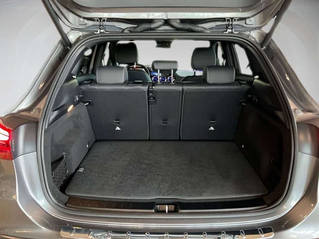 Mercedes-Benz GLA 180 AMG ACC AHK AUT DynLicht Fernlichtass. foto 10