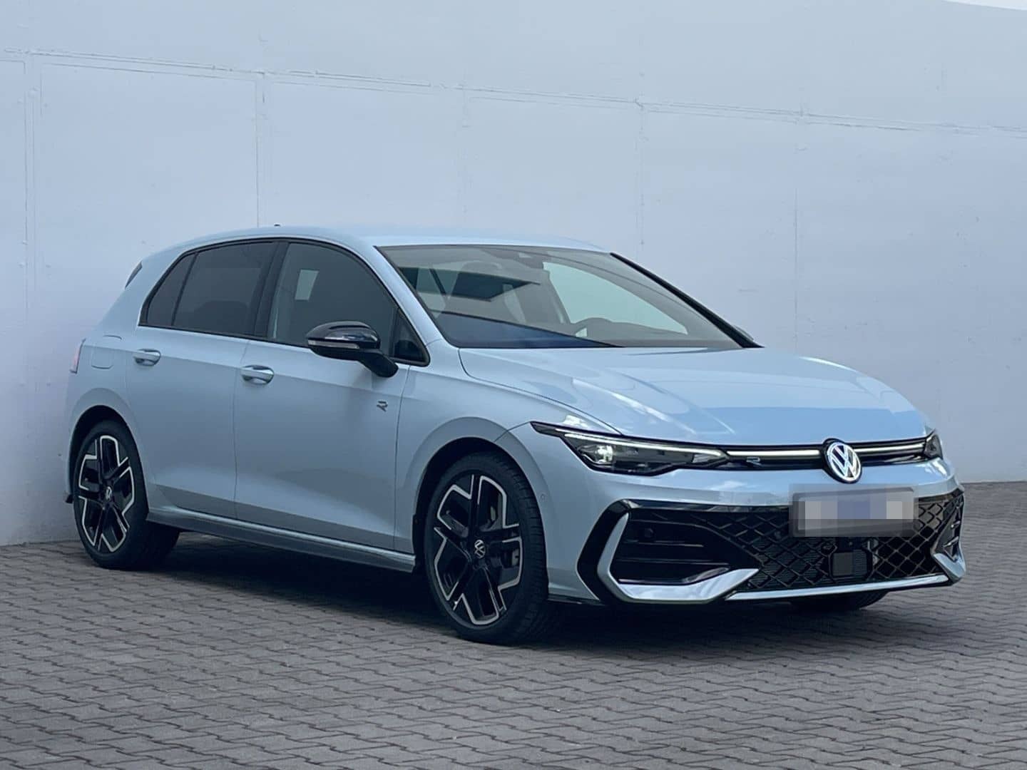 Volkswagen Golf VIII 1.5 eTSI DSG R-Line AHK/360°Kamera/HUD foto 3