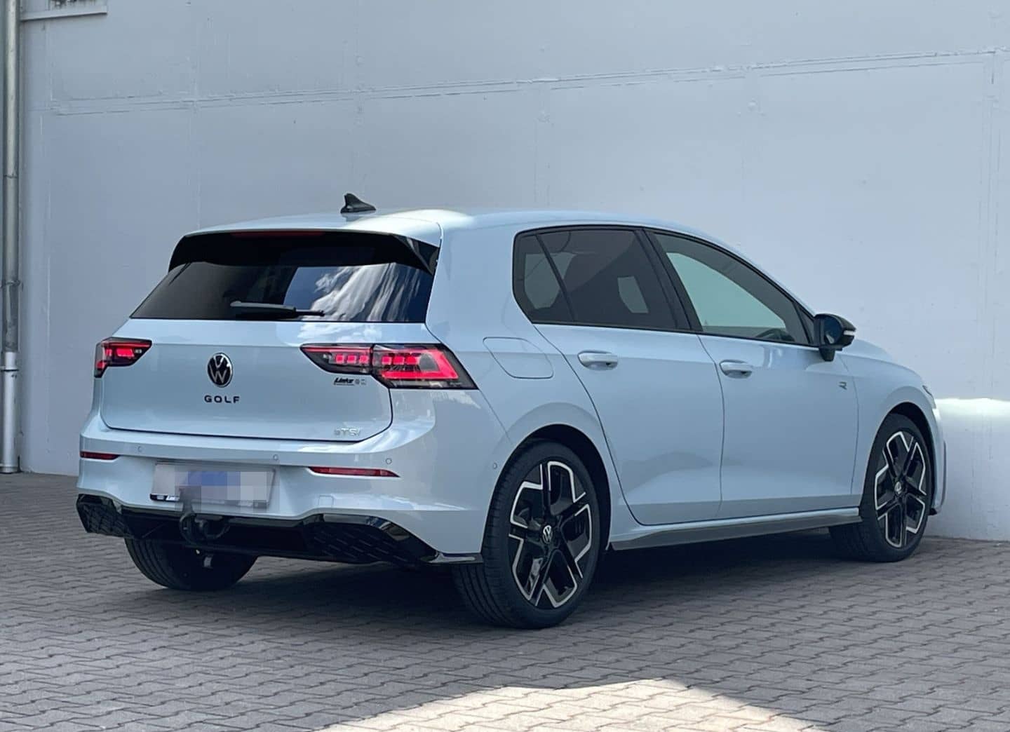 Volkswagen Golf VIII 1.5 eTSI DSG R-Line AHK/360°Kamera/HUD foto 8