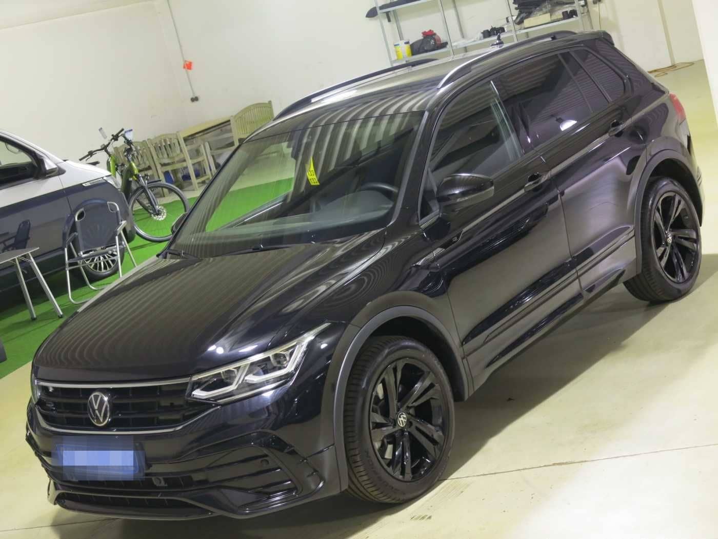 Volkswagen Tiguan 2.0 TDI SCR 4MOT DSG7 R-Line AHK Navi foto 2