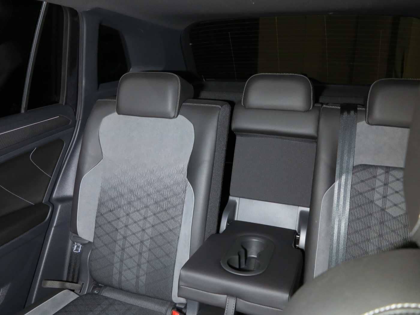 Volkswagen Tiguan 2.0 TDI SCR 4MOT DSG7 R-Line AHK Navi foto 18