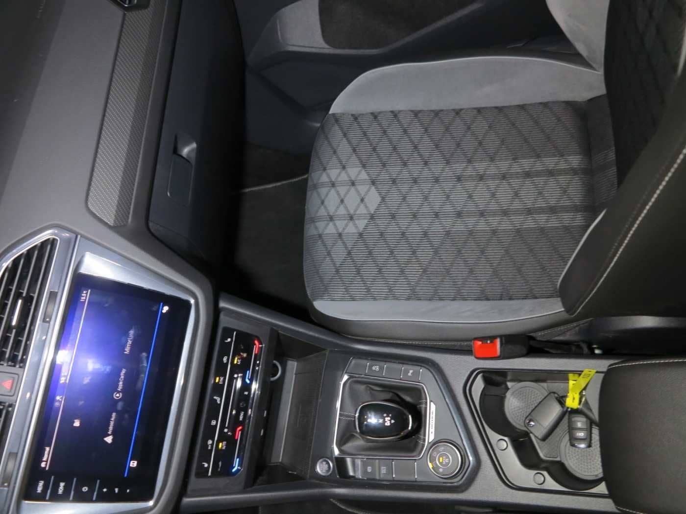 Volkswagen Tiguan 2.0 TDI SCR 4MOT DSG7 R-Line AHK Navi foto 19