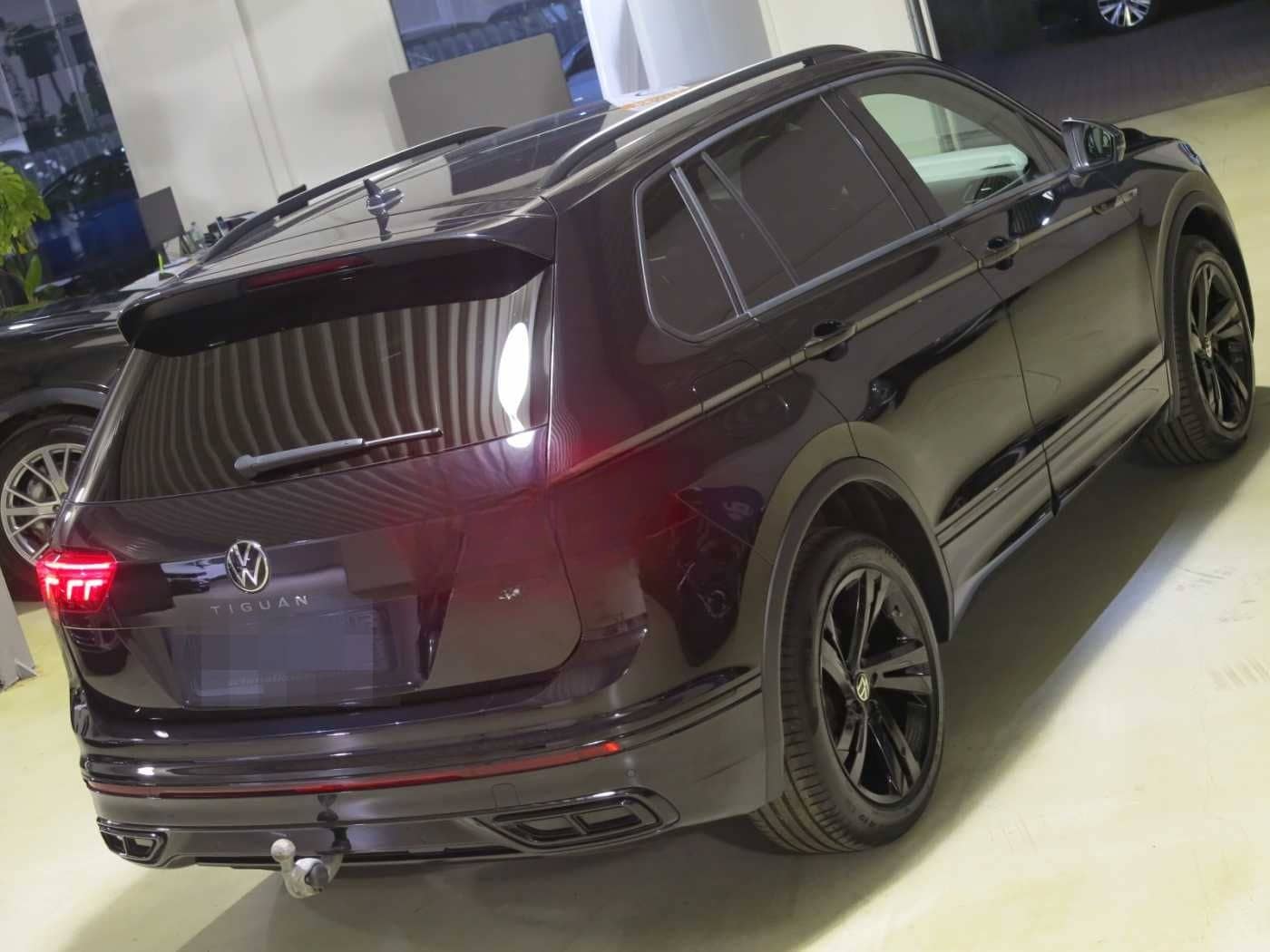 Volkswagen Tiguan 2.0 TDI SCR 4MOT DSG7 R-Line AHK Navi foto 3