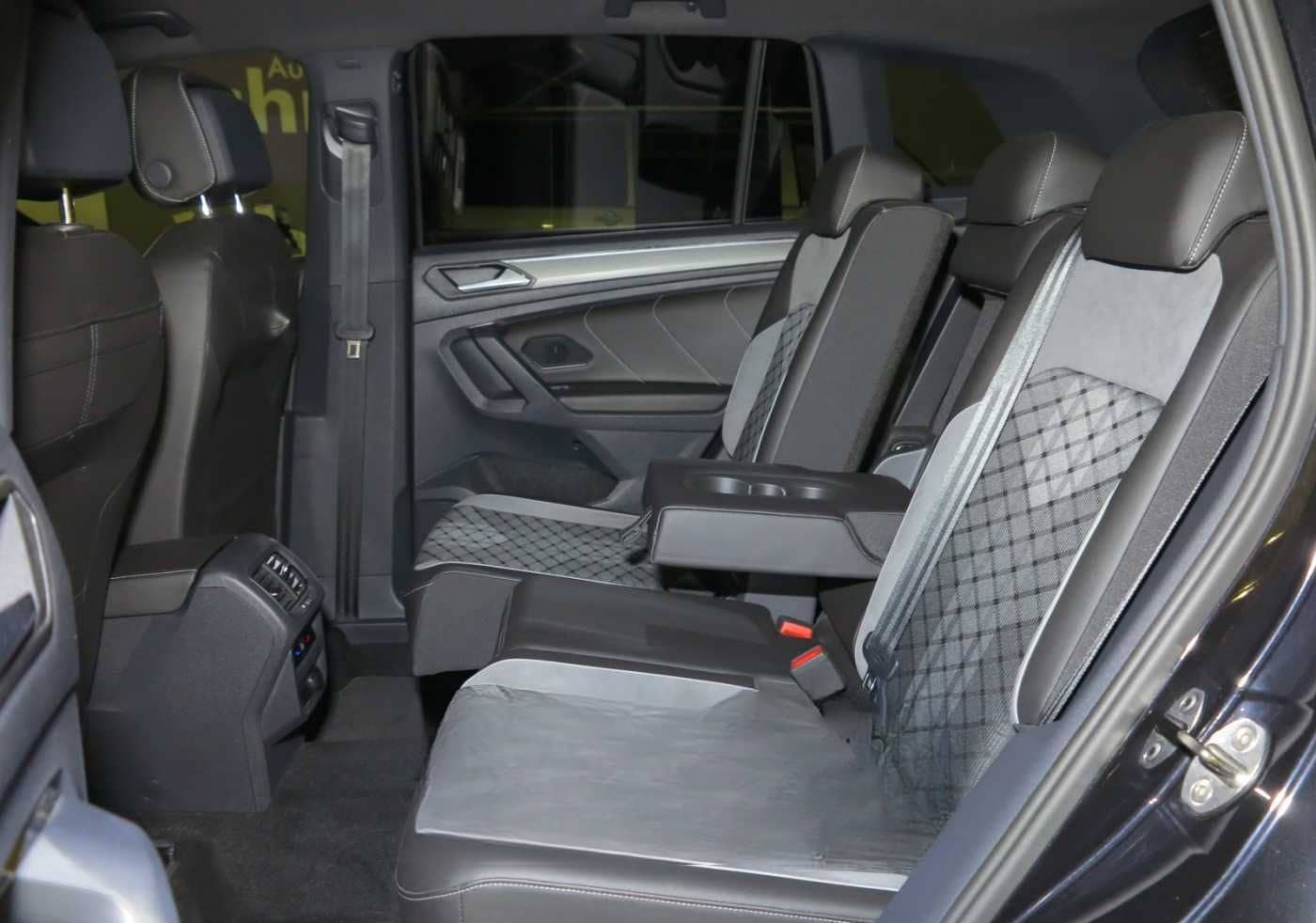 Volkswagen Tiguan 2.0 TDI SCR 4MOT DSG7 R-Line AHK Navi foto 5