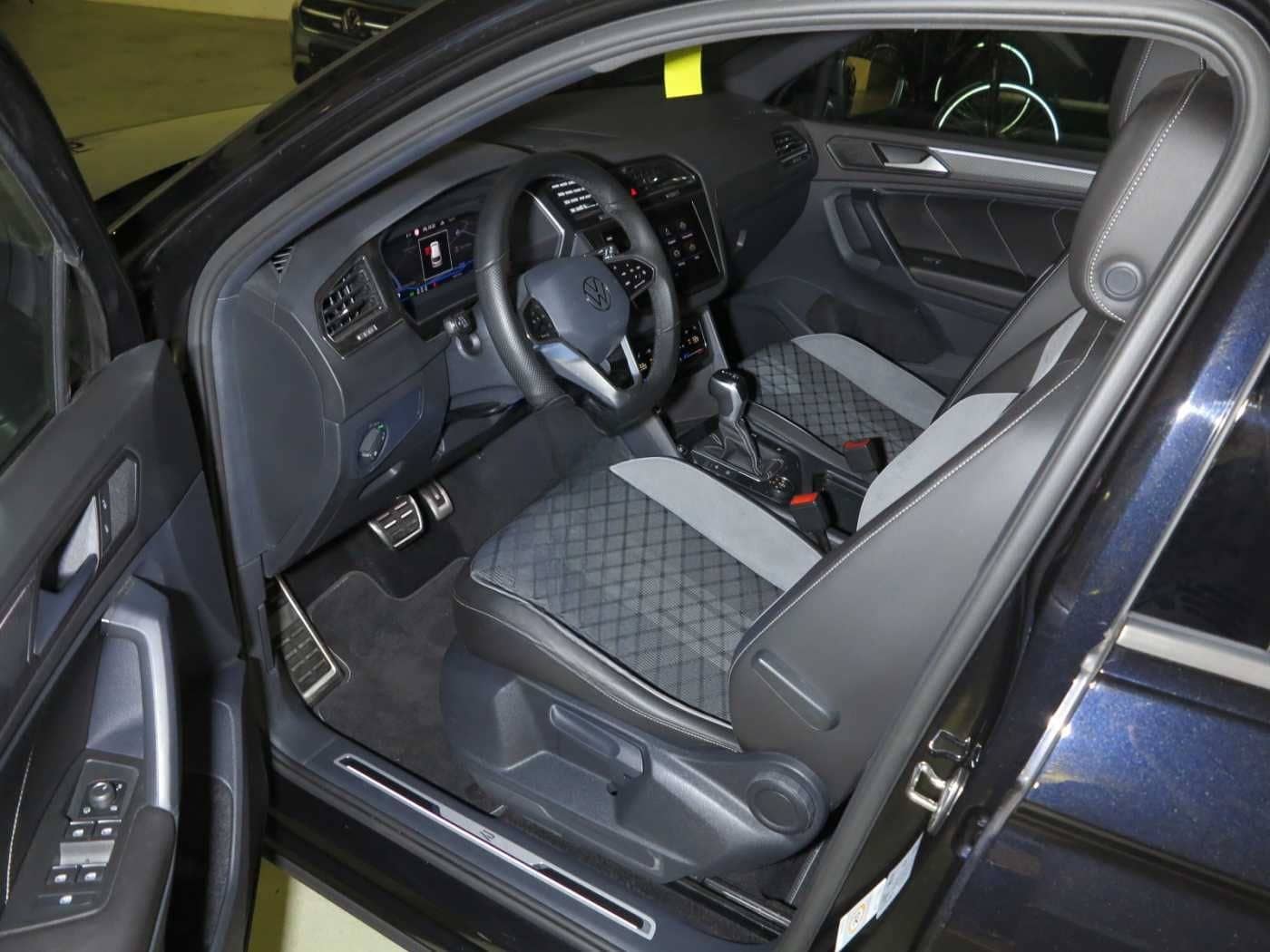 Volkswagen Tiguan 2.0 TDI SCR 4MOT DSG7 R-Line AHK Navi foto 6