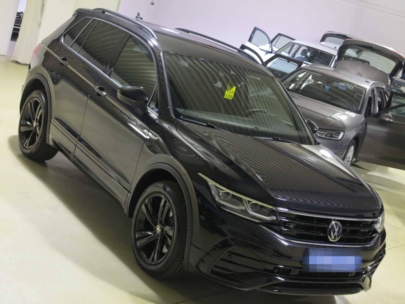 Volkswagen Tiguan 2.0 TDI SCR 4MOT DSG7 R-Line AHK Navi foto 9