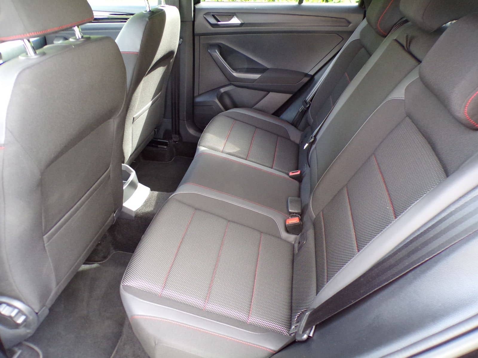 Volkswagen T-ROC 1.5 TSI SPORT / BLACK STYLE+BEATS AUDIO foto 20