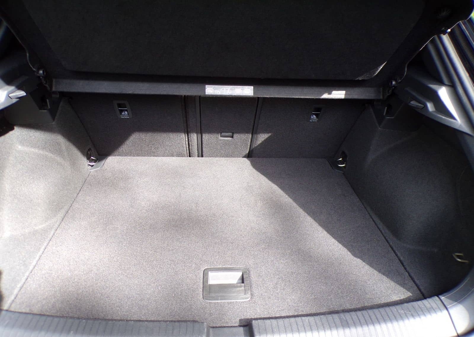 Volkswagen T-ROC 1.5 TSI SPORT / BLACK STYLE+BEATS AUDIO foto 21