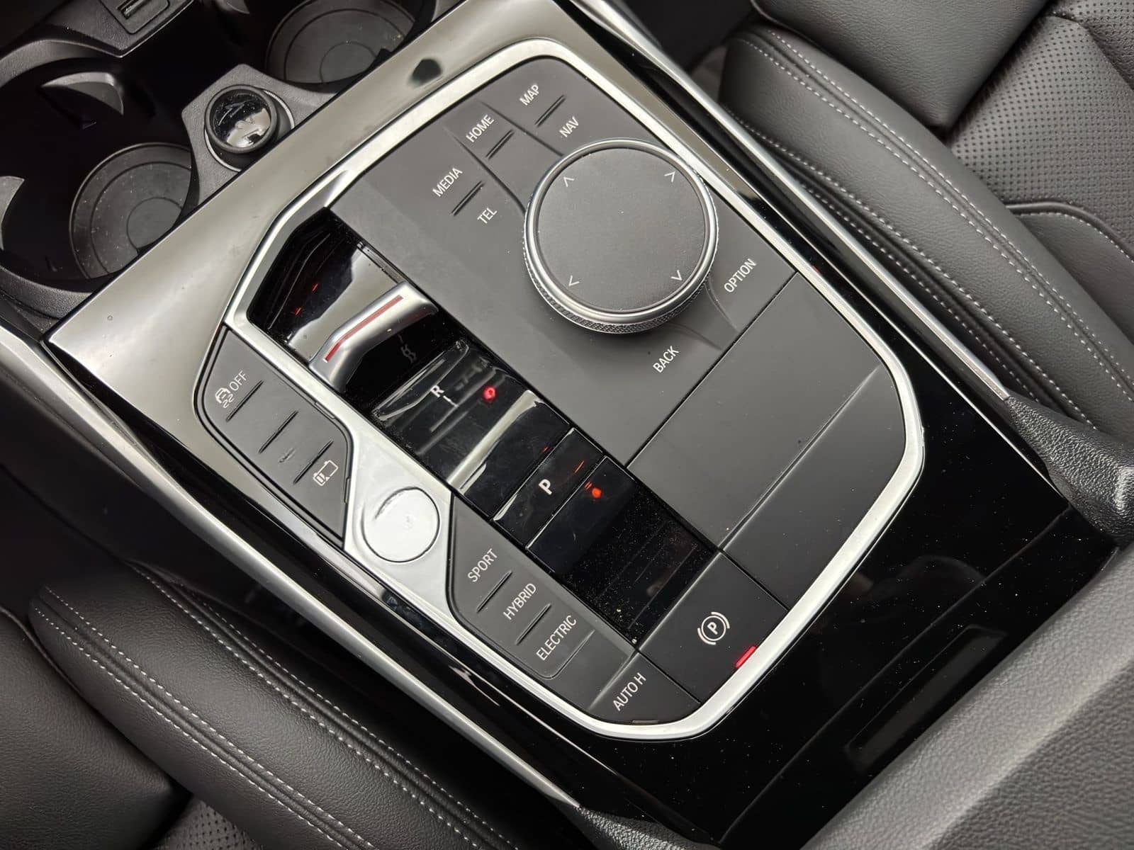 BMW 320e Touring [Sport Line, AHK, ACC, RFK, 18" LMR foto 14