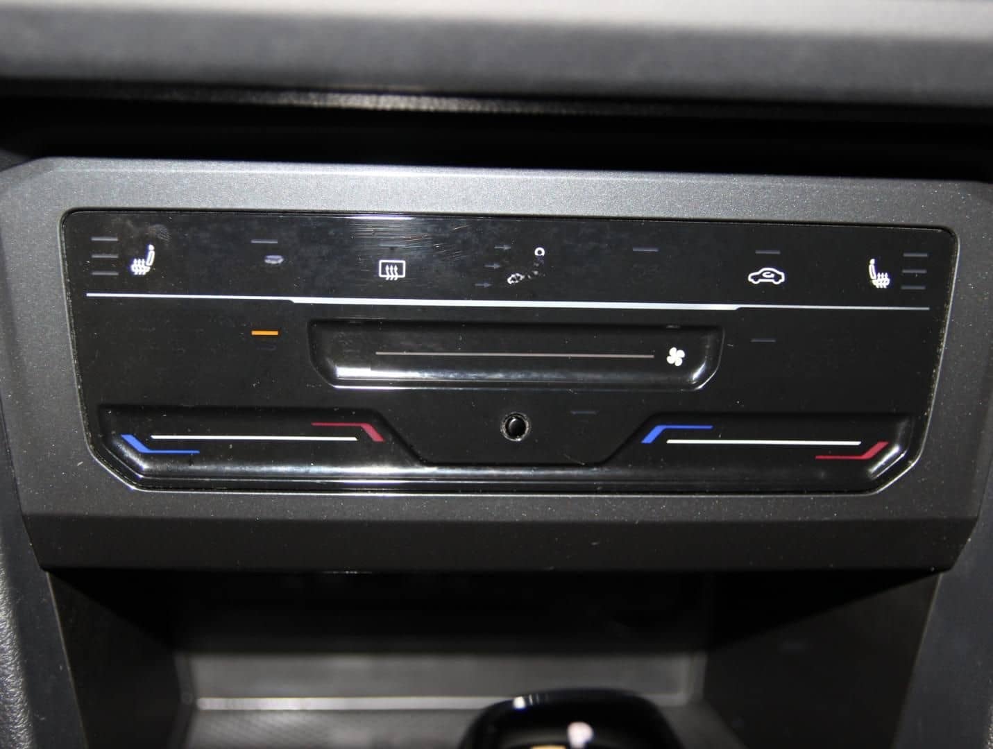 Volkswagen Tiguan Life 1.4 TSI,DSG,AHK,Lenkradhzg,Navi,Mass foto 12