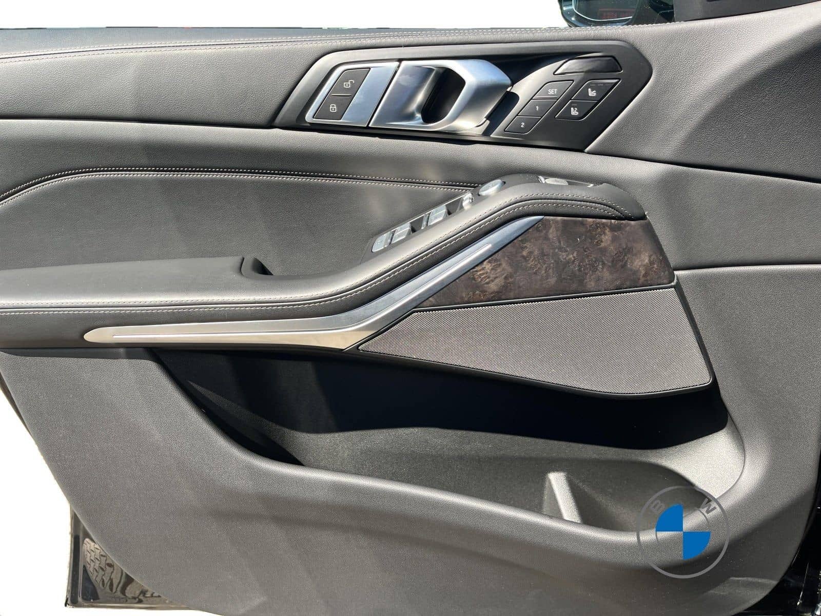 BMW X7 M60i xDrive Autobahnas Pano Sky AHK Sthzg H/K foto 9