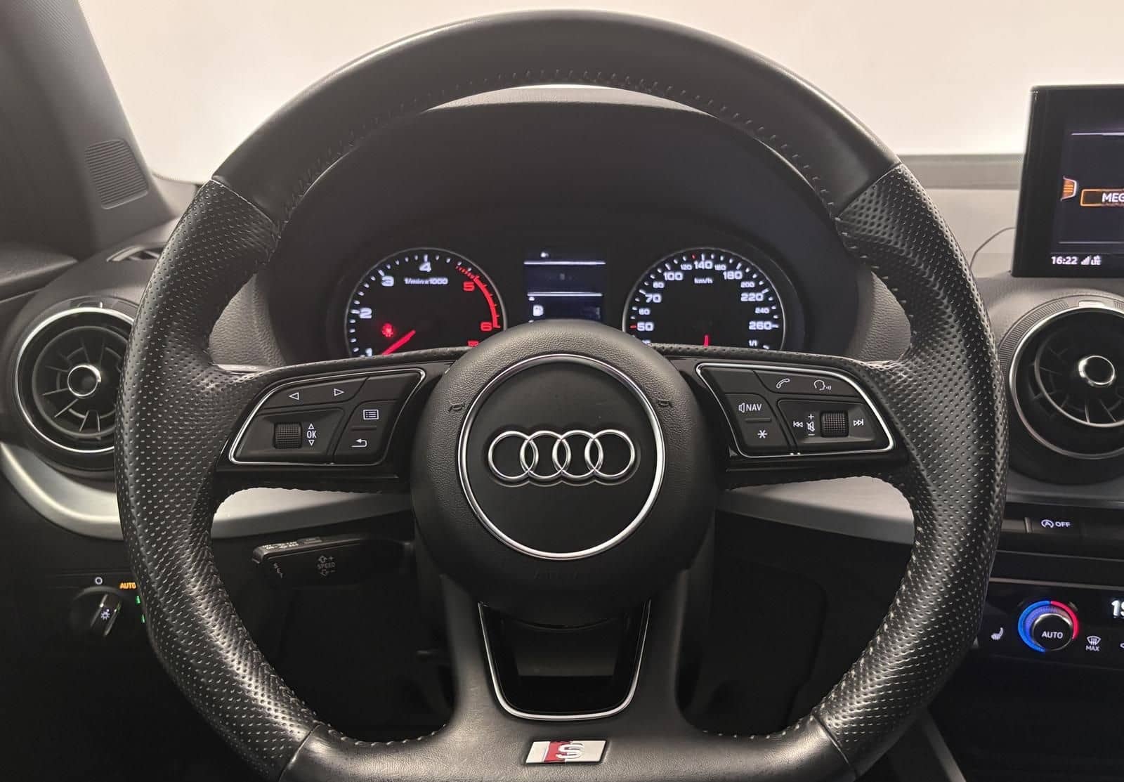 Audi Q2 TDI quattro S-Line LED Navi SFW Sound foto 21