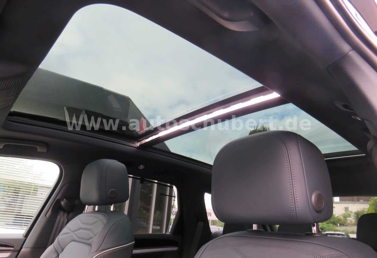 Volkswagen Touareg 3.0 TDI 4Motion R-Line foto 10