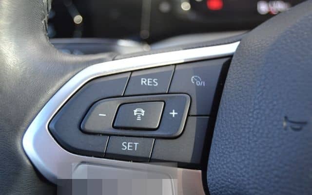 Volkswagen Golf VIII 1.5 TSI Life LED/NAVI+VZE/16-ZOLL/PDC/ foto 18